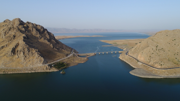 The Darband-i Rania pass from the northeast: the site of Qalatga Darband is the triangular spit of land beyond the bridge on the right