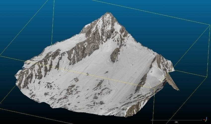 Photorealistic 3D photogrammetry model of Austrian glacierKitzsteinhorn (altitude: 3 200m; area: 2.8km²) using PSK; total flight time for mission: 17 min.
