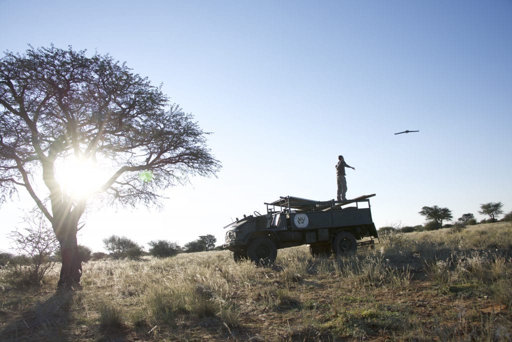 Counting animals in wildlife reserves with the help of drones: the SNSF-funded research team tests their new technique on the ground in Namibia.