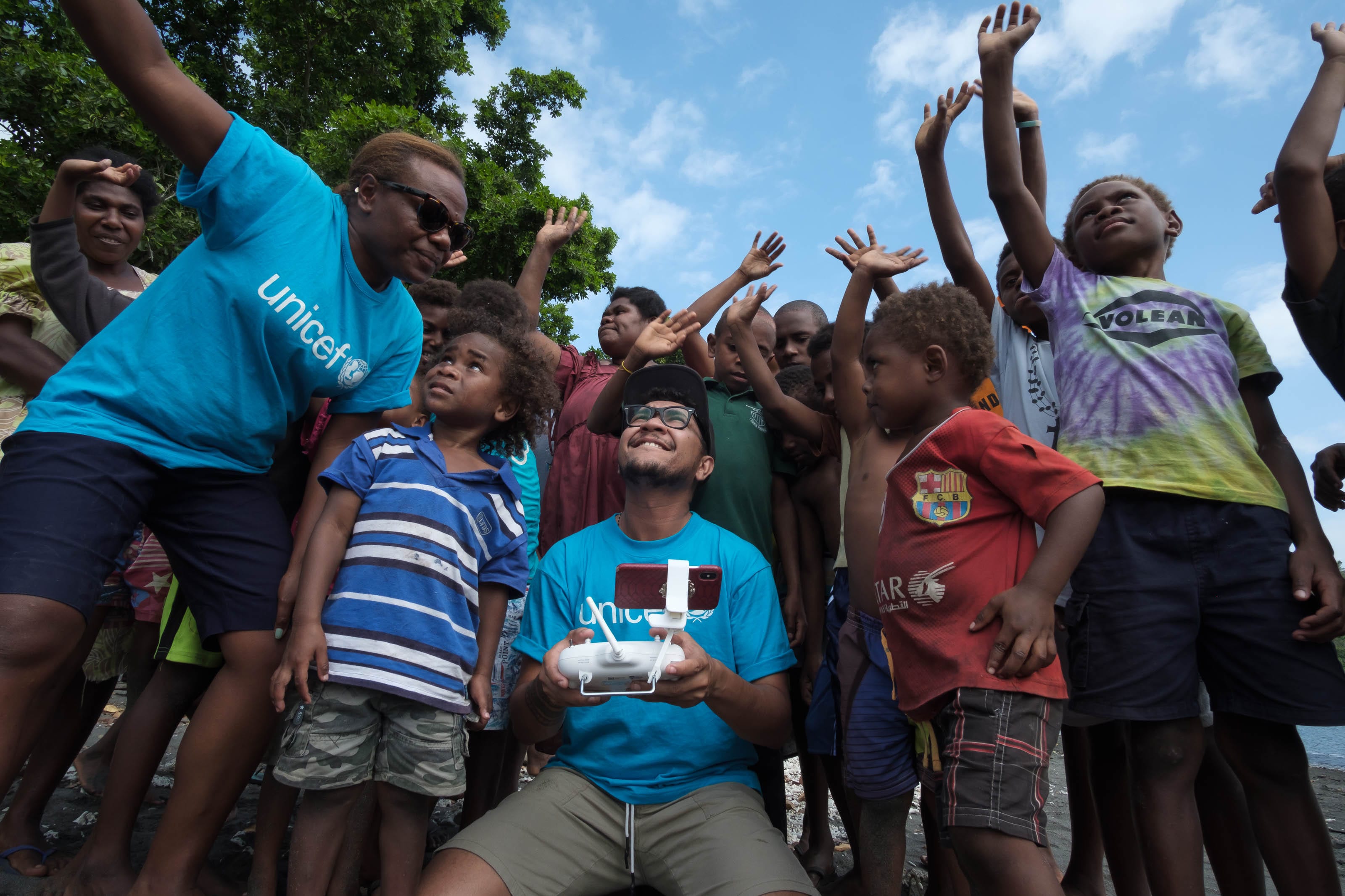 Jospeh Hing and Rebecca Olul introiducing the chgildren of Epi to the magic of drones and how they will be part of a world first drone delivery of vaccines trial to be held in Vanuatu. Credit: UNICEFPacific/2018/Chute